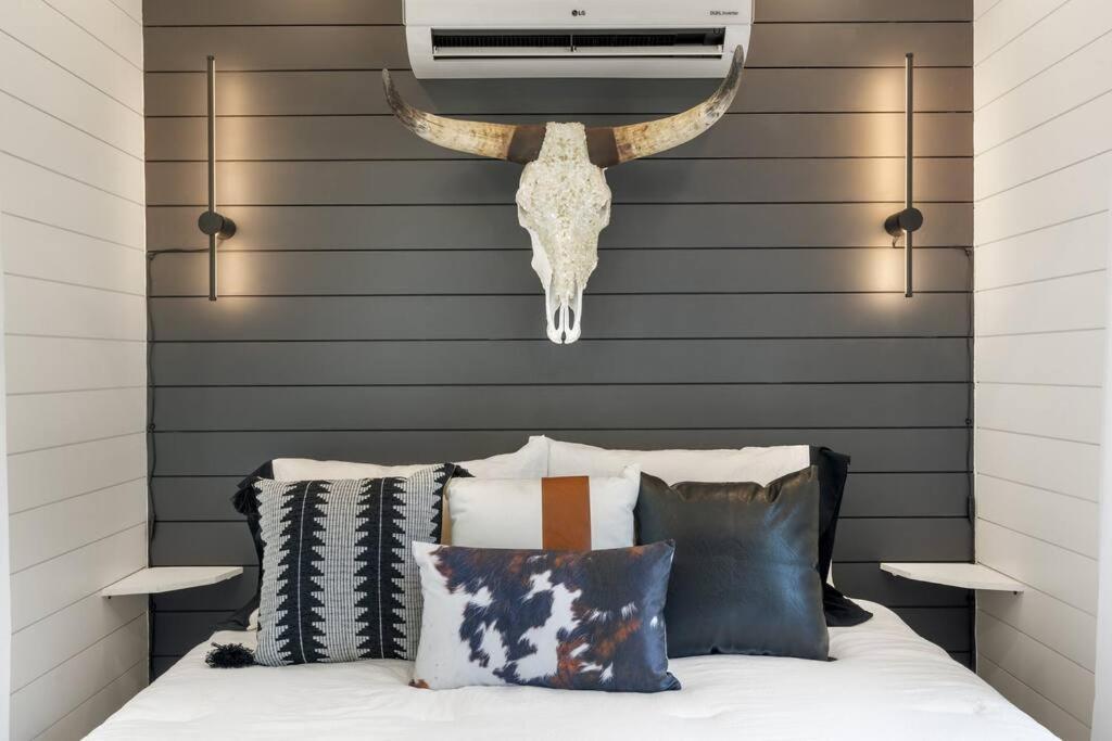 The Lonely Bull Luxury Container Home On 5 Acres Weatherford Ngoại thất bức ảnh